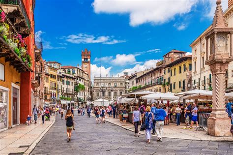 prada store verona italy|shopping streets in Verona.